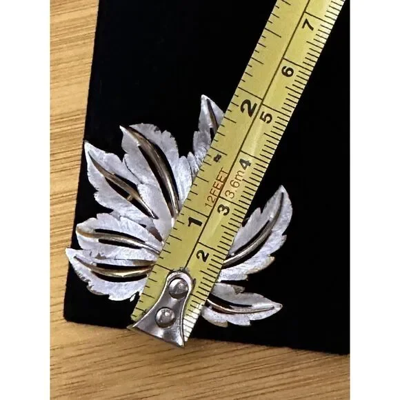 Vintage JJ Brooch Gold And Silver Tone Leaf ‎ w/ Brushed Finish Pin - Picture 4 of 5